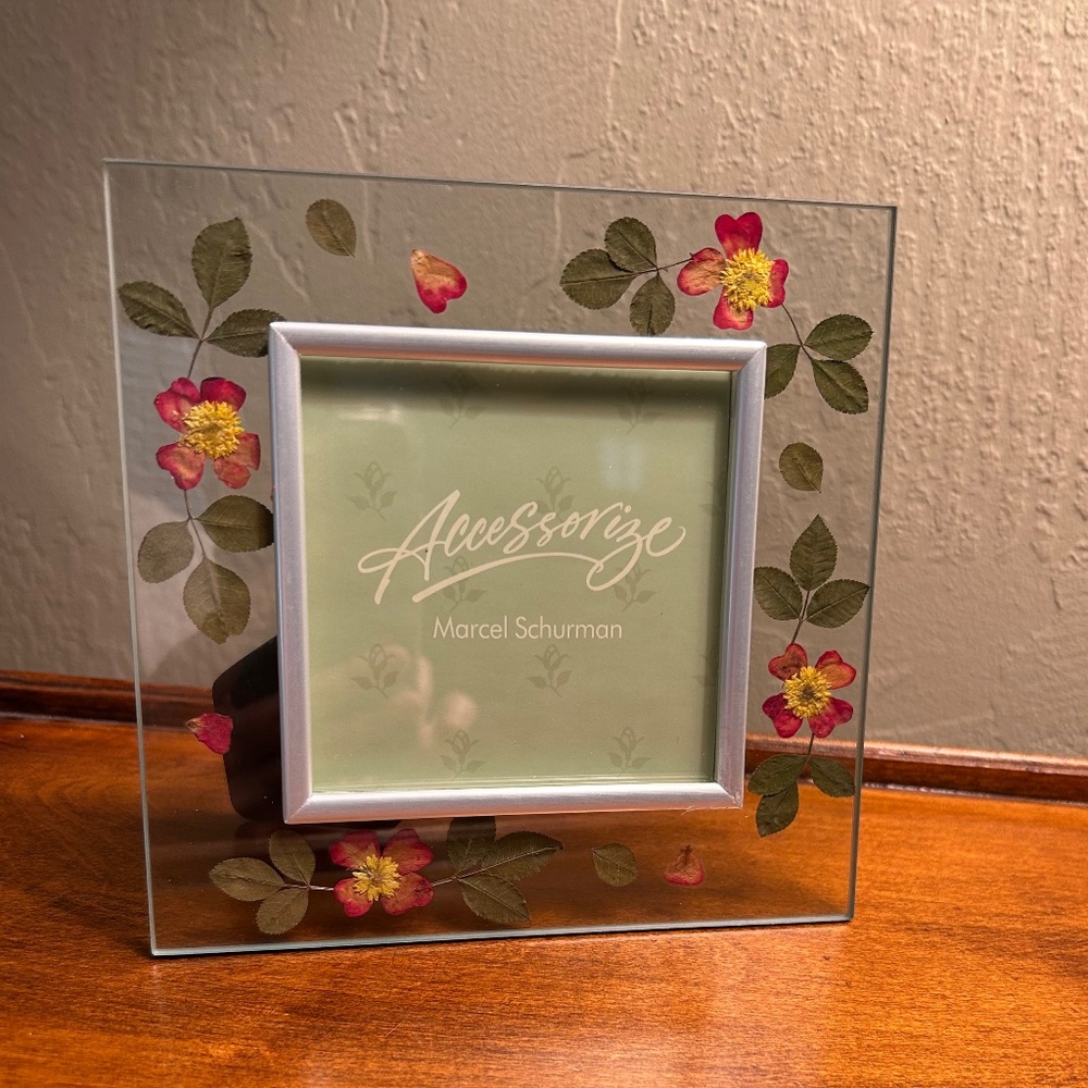 NWT Marcel Schurman Pressed Flower Pictire Frame